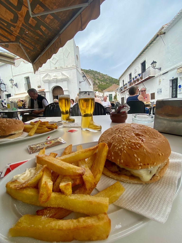Cafe Bar Porras — Comida y bebida