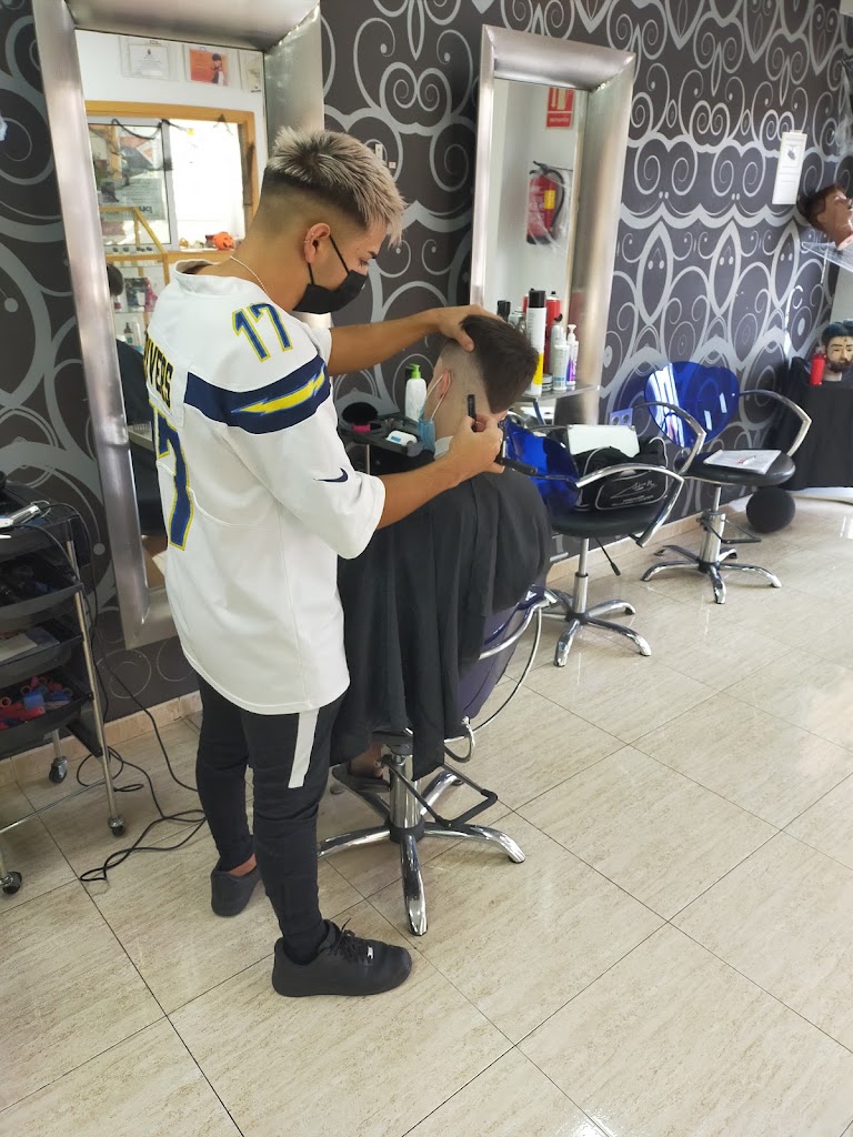 Antonio Moya Pivot Point Academia de Peluqueria — Del propietario