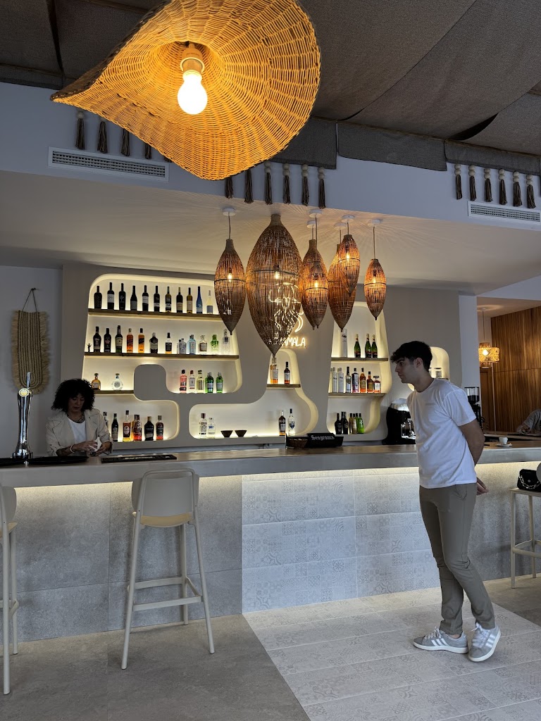 Aguamala Gastrobar — Ambiente