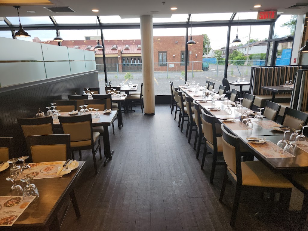 Casa Grecque in Brossard