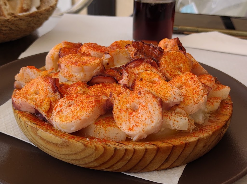 Restaurante Casa Pepi — Comida y bebida
