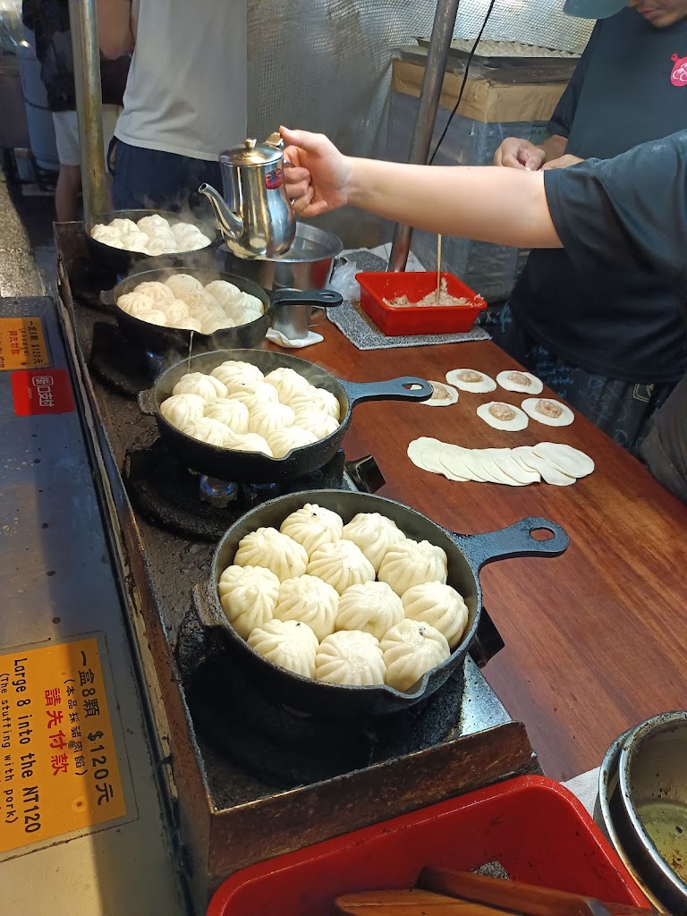 《身煎百戰-上海鐵鍋生煎包》 的照片