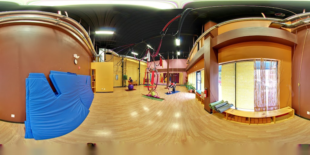  Cirque de Vol Aerial, Yoga, Fitness & Circus Community