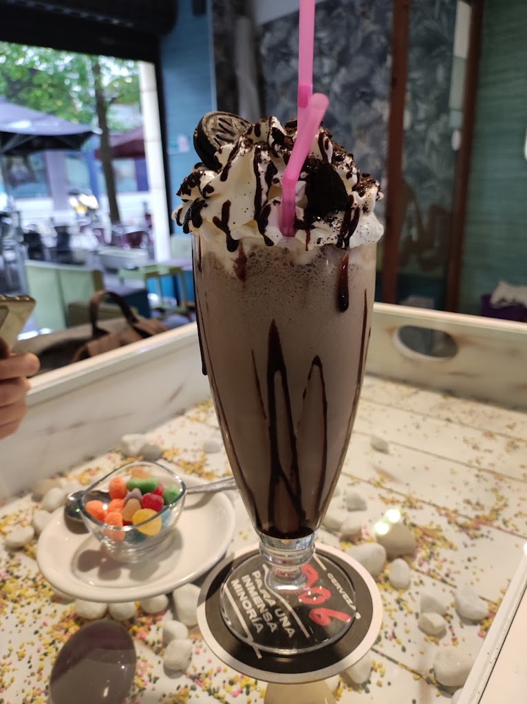 Cafeteria Vinateria La Muralla — Comida y bebida