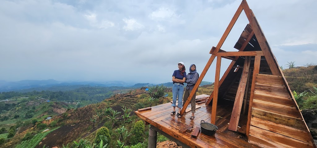 Camping Ground Cabin Kebon Raja Tanaraja Sadarehe