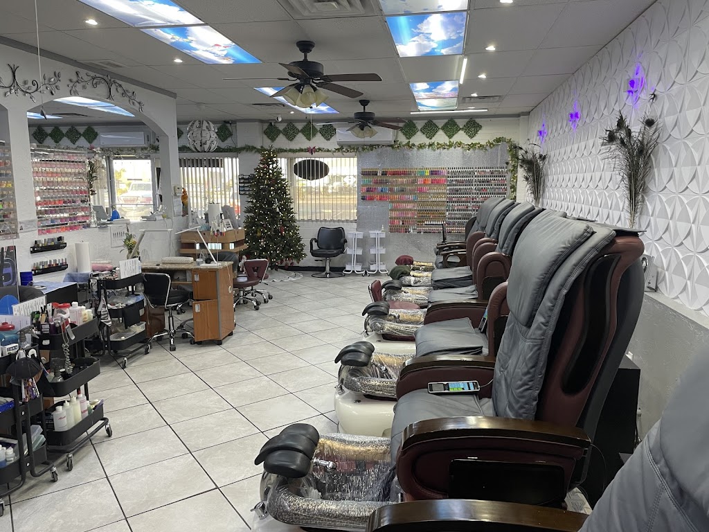 Happy Nails Salon Main Image