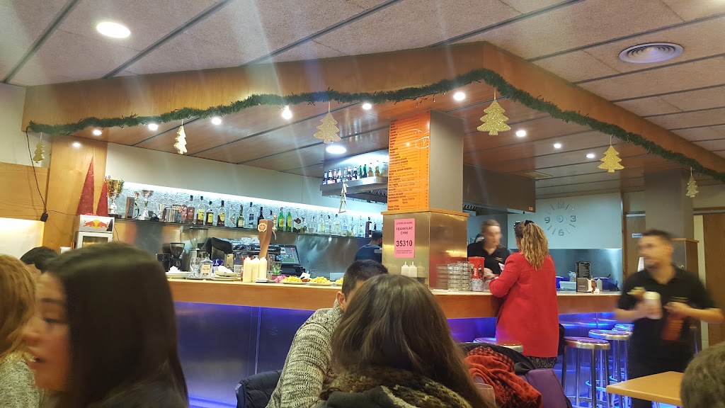 Frankfurt Chiky arenys de mar — Ambiente