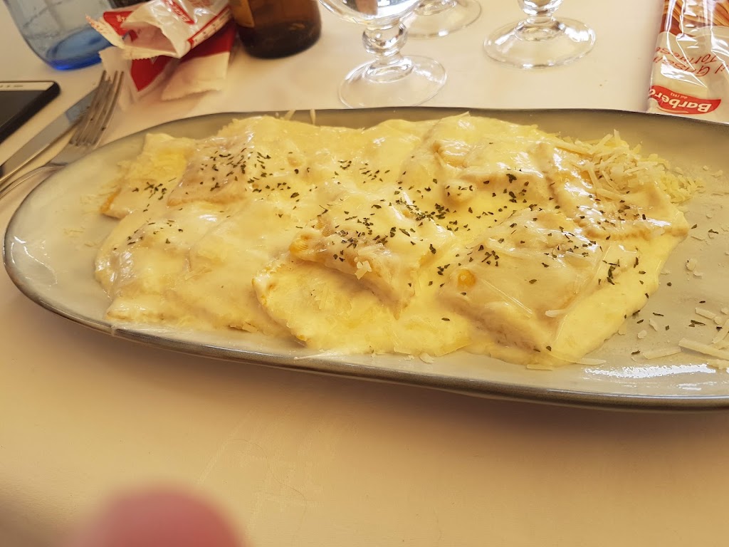 Shakespeares Bar Restaurante — Comida y bebida