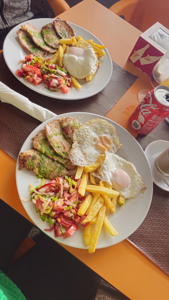 Cerveceria Fenicia — Comida y bebida