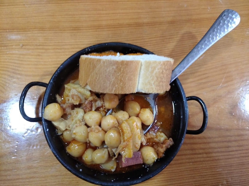 Rosaydol Bar — Comida y bebida
