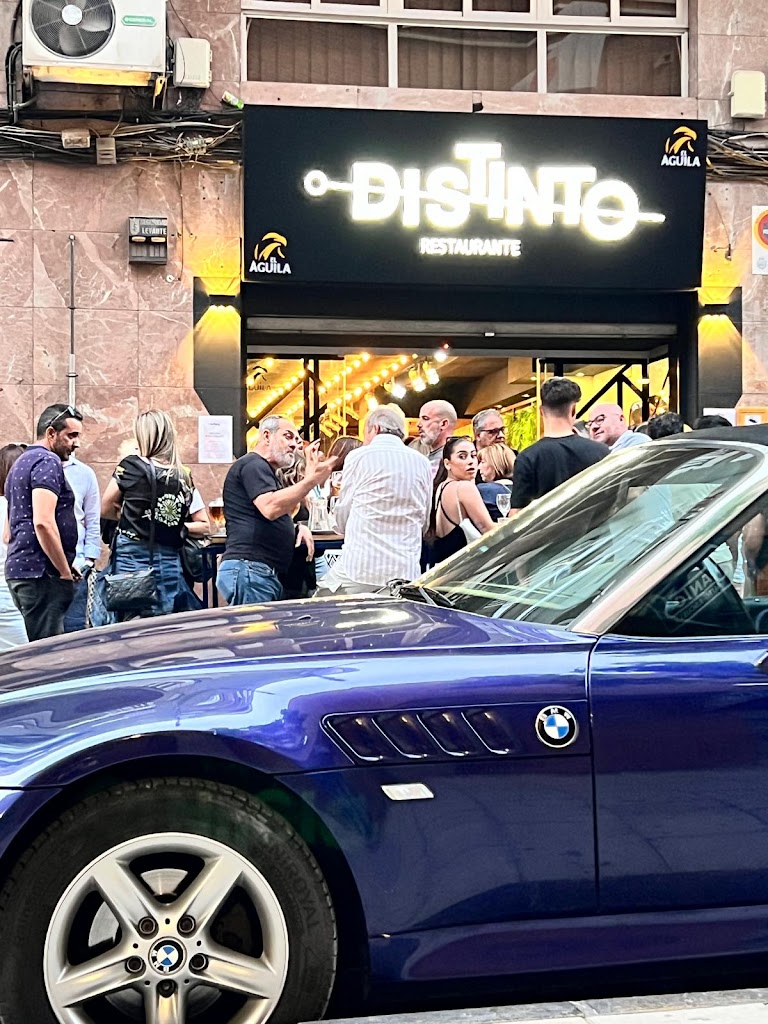 DISTINTO RESTAURANTE — Del propietario