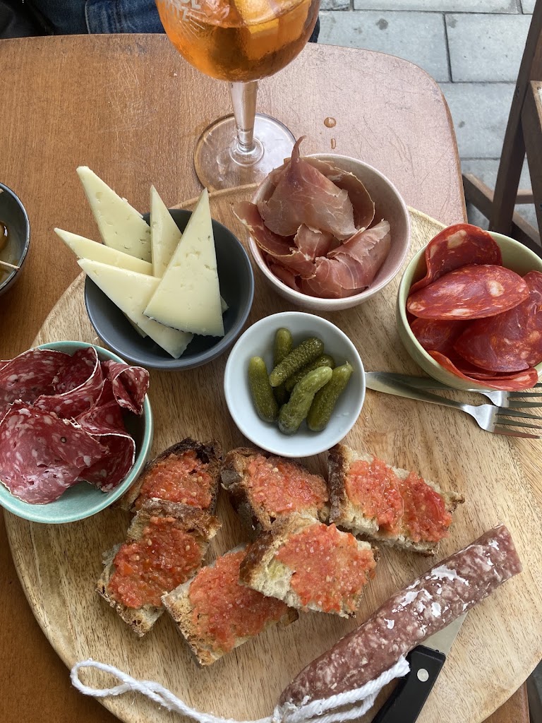 LE VERY-TABLE — Comida y bebida