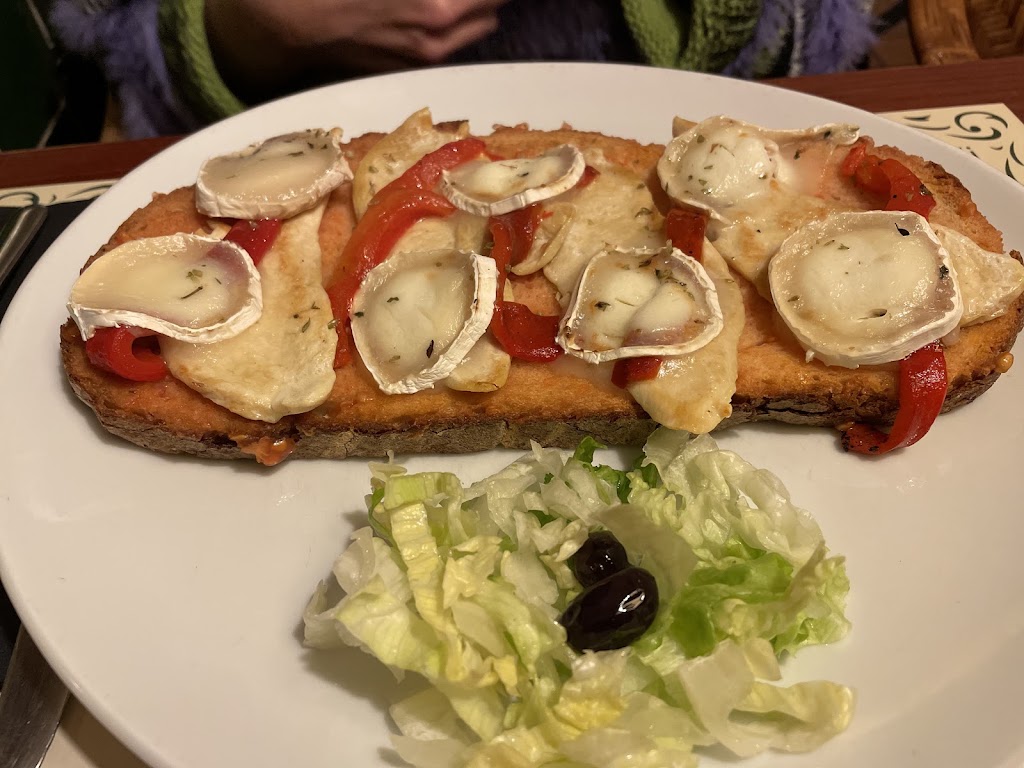 El Pi — Comida y bebida
