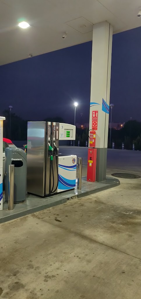 Gasolinera Petrolia — Exterior