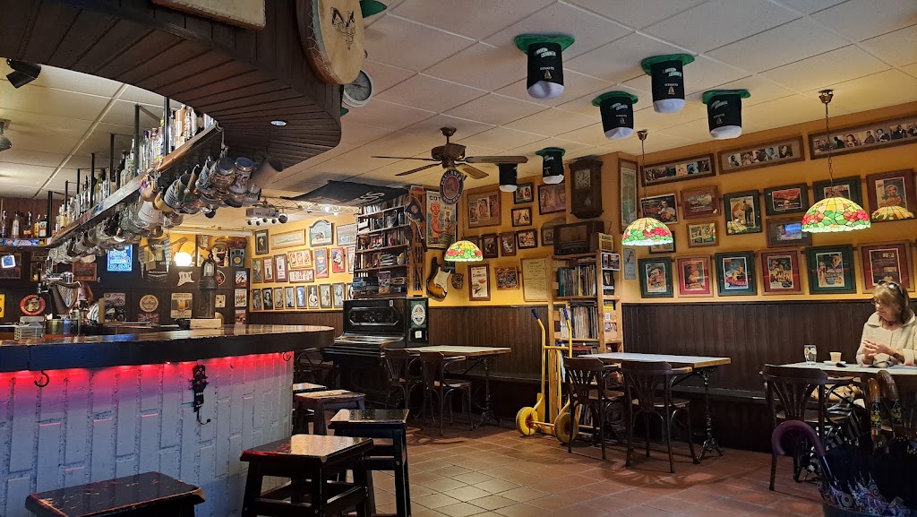 Cafe Habana — Ambiente