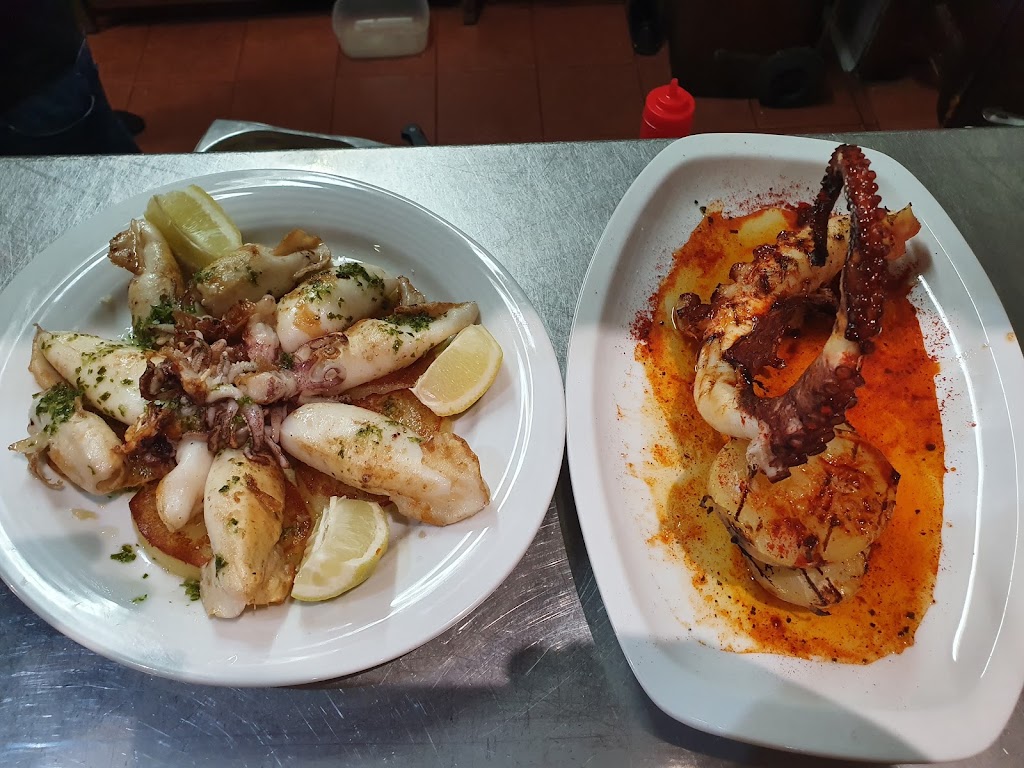 Meson los almendros 2 — Comida y bebida