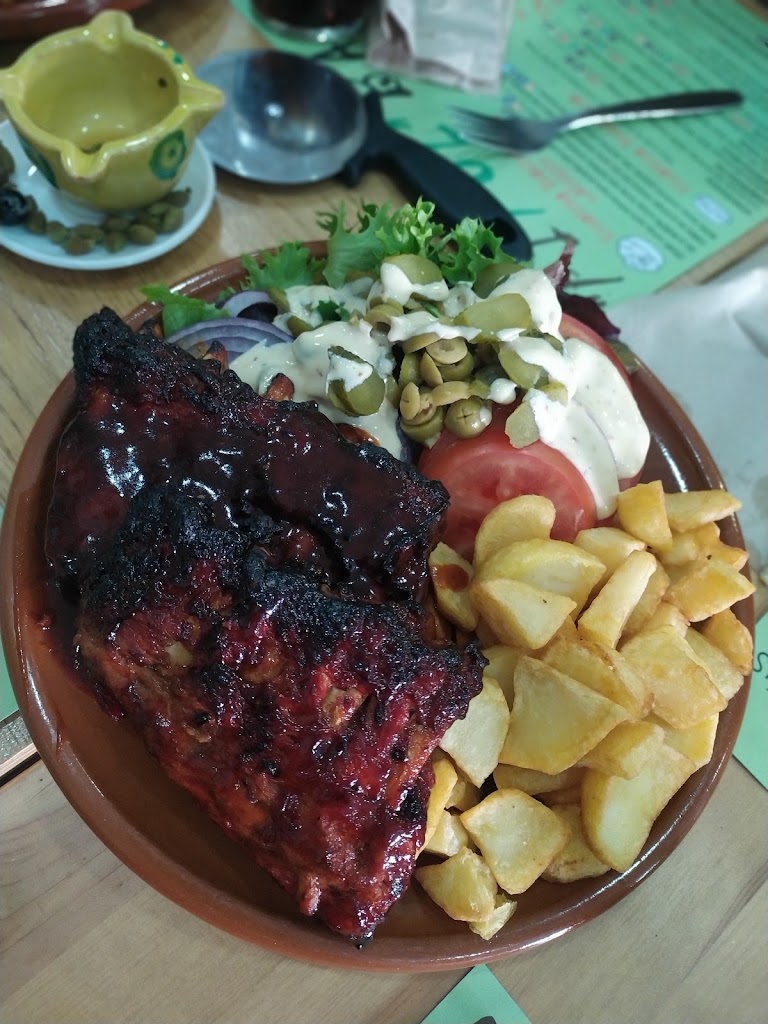 El Pollo Dorado — Comida y bebida