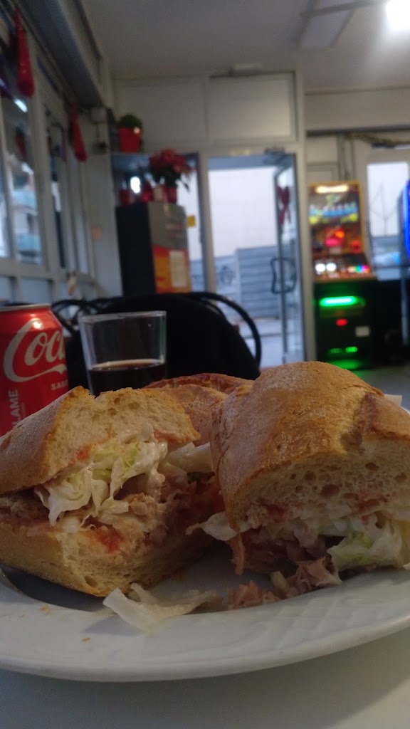 Bar: El Mano — Comida y bebida