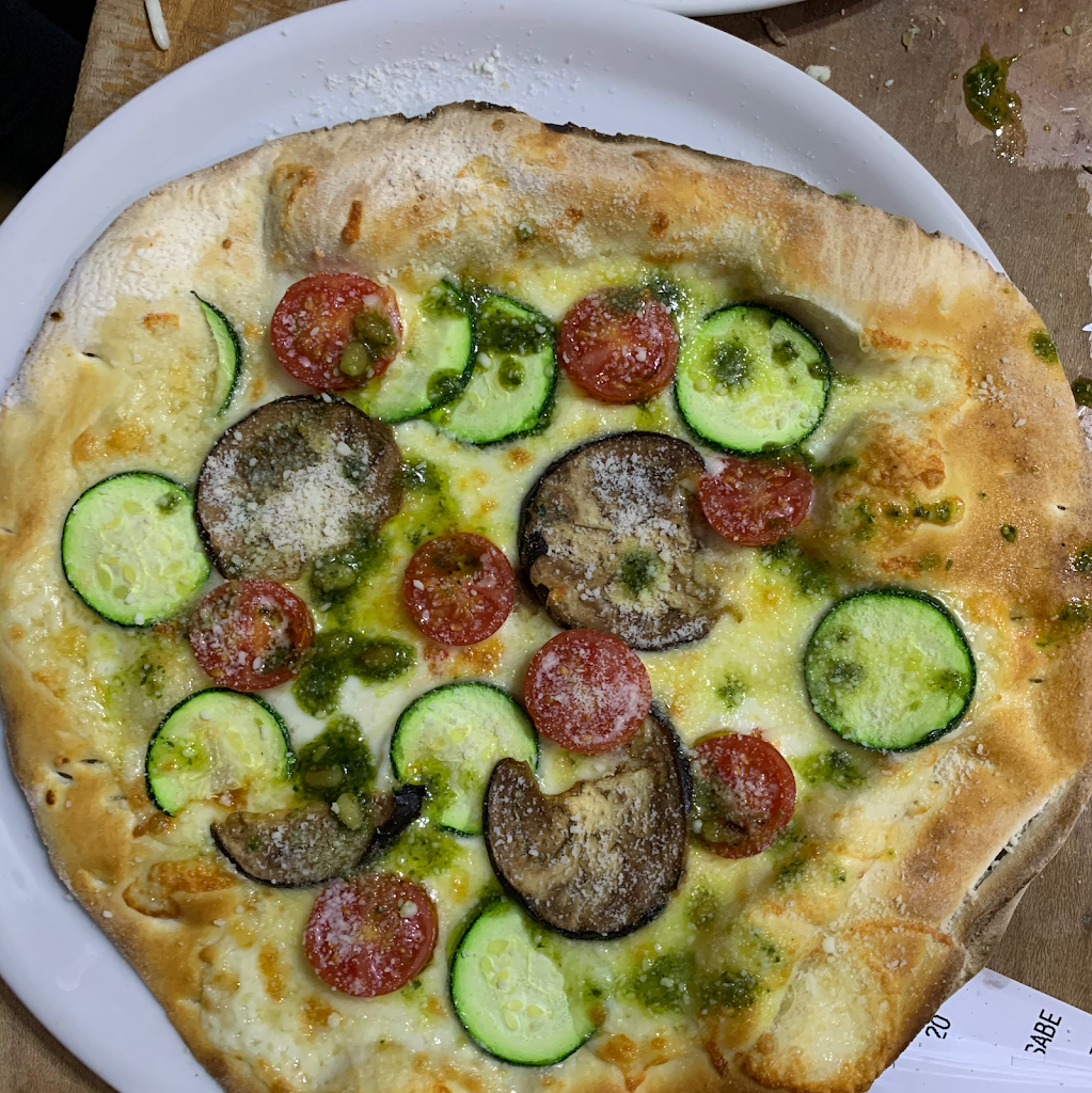 Pizzeria La Mamma 2 — Comida y bebida