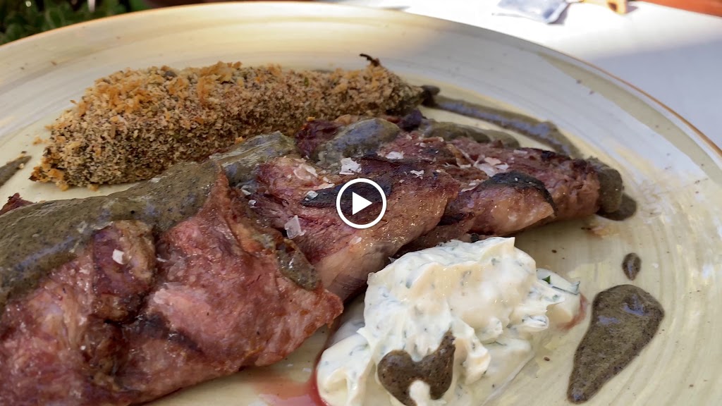 Casa Emiliana, restaurante con parque infantil — Videos