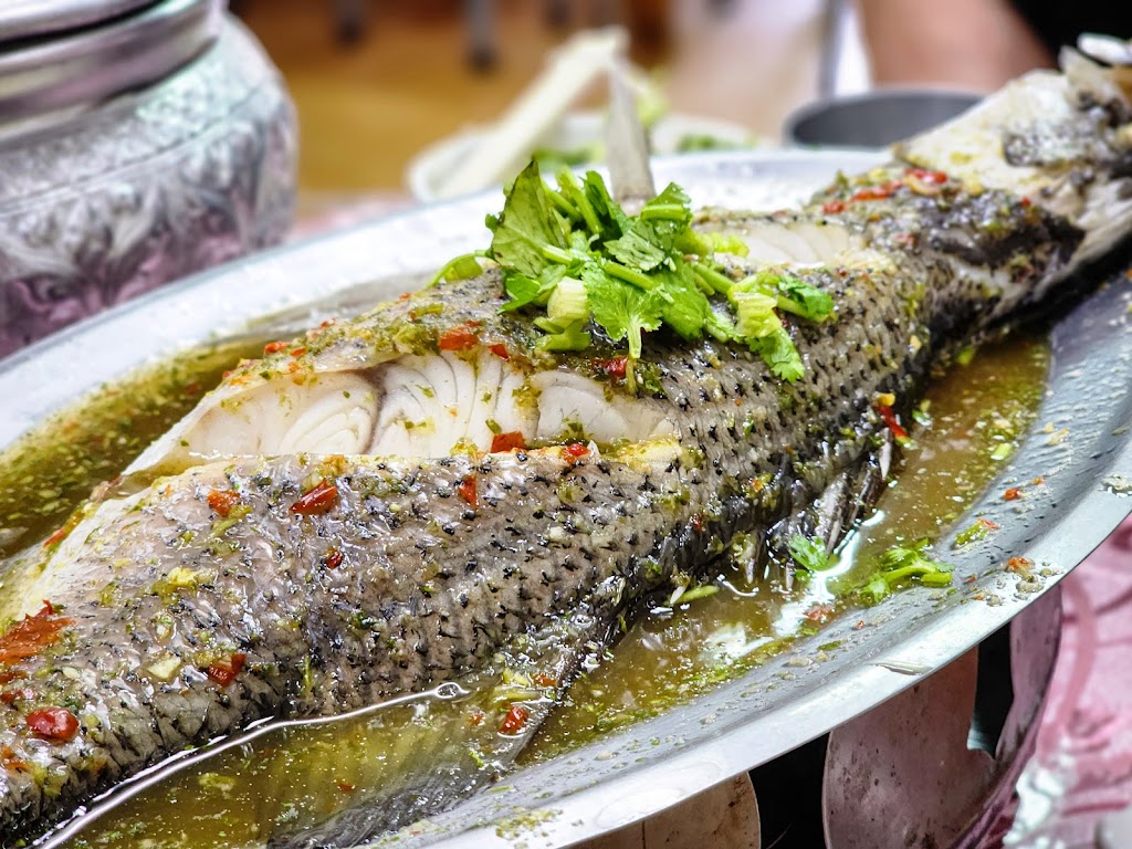 木家泰式料理 前鎮平價泰式|在地推薦美食|泰式料理推薦|平價餐廳|辣姆 瀑布豬 酥炸酸軟骨 的照片