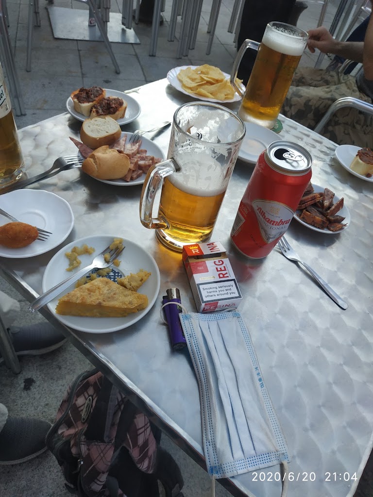 Bar El Sotanillo del Trebol — Comida y bebida