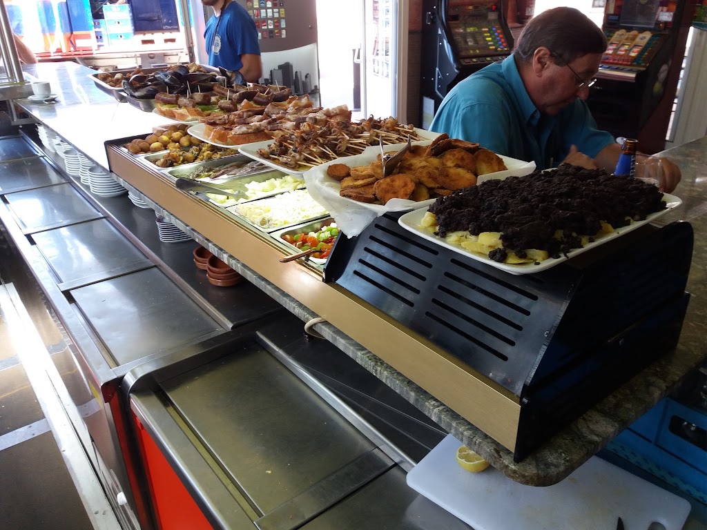 Bar Cafeteria Sant Cristofol — Comida y bebida