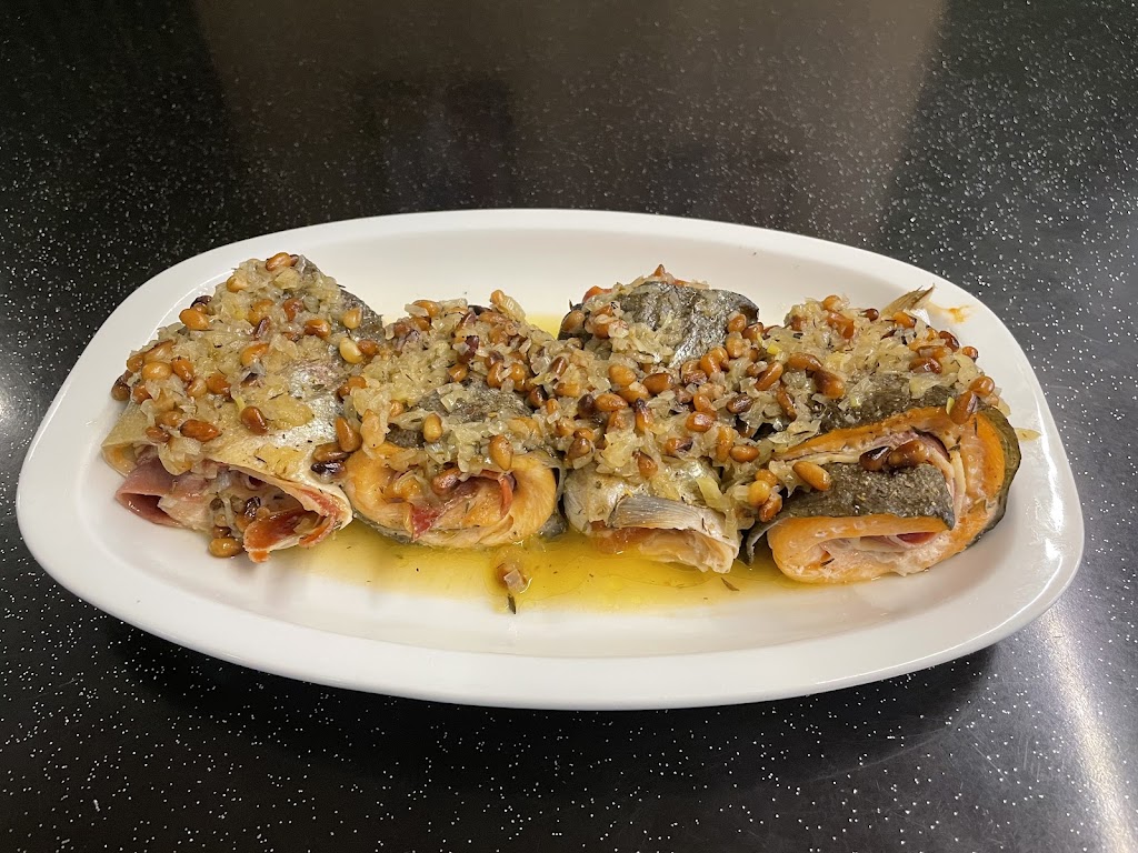El Viejo Almacen — Comida y bebida