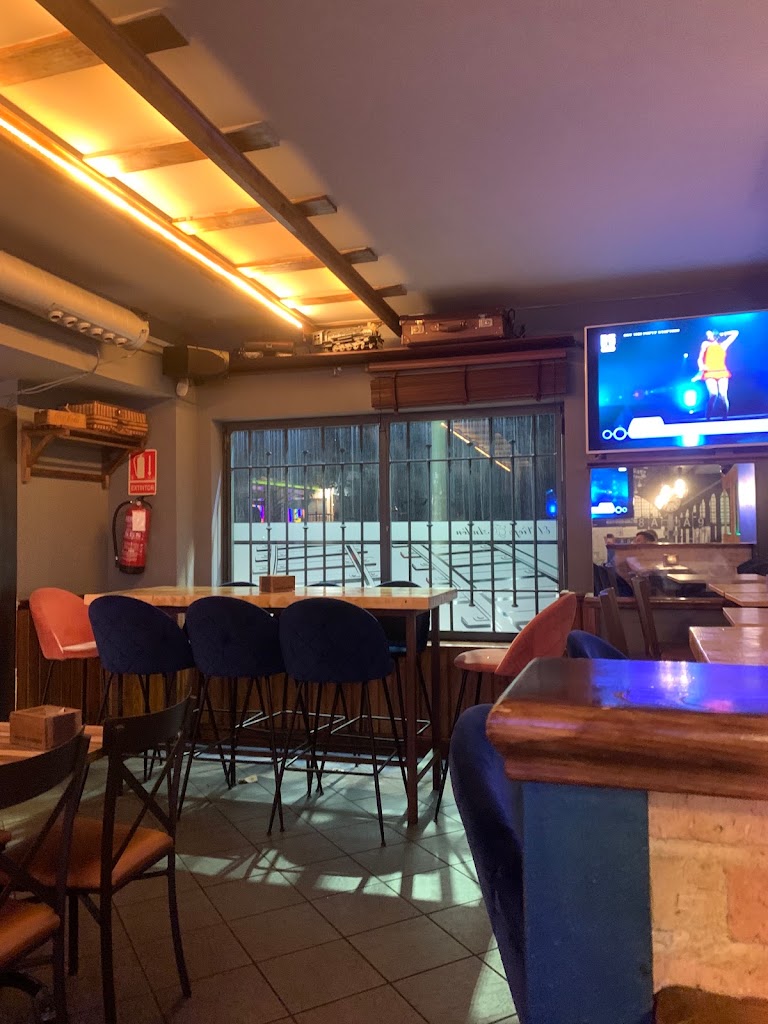 Pub restaurante El Viejo Anden — Ambiente