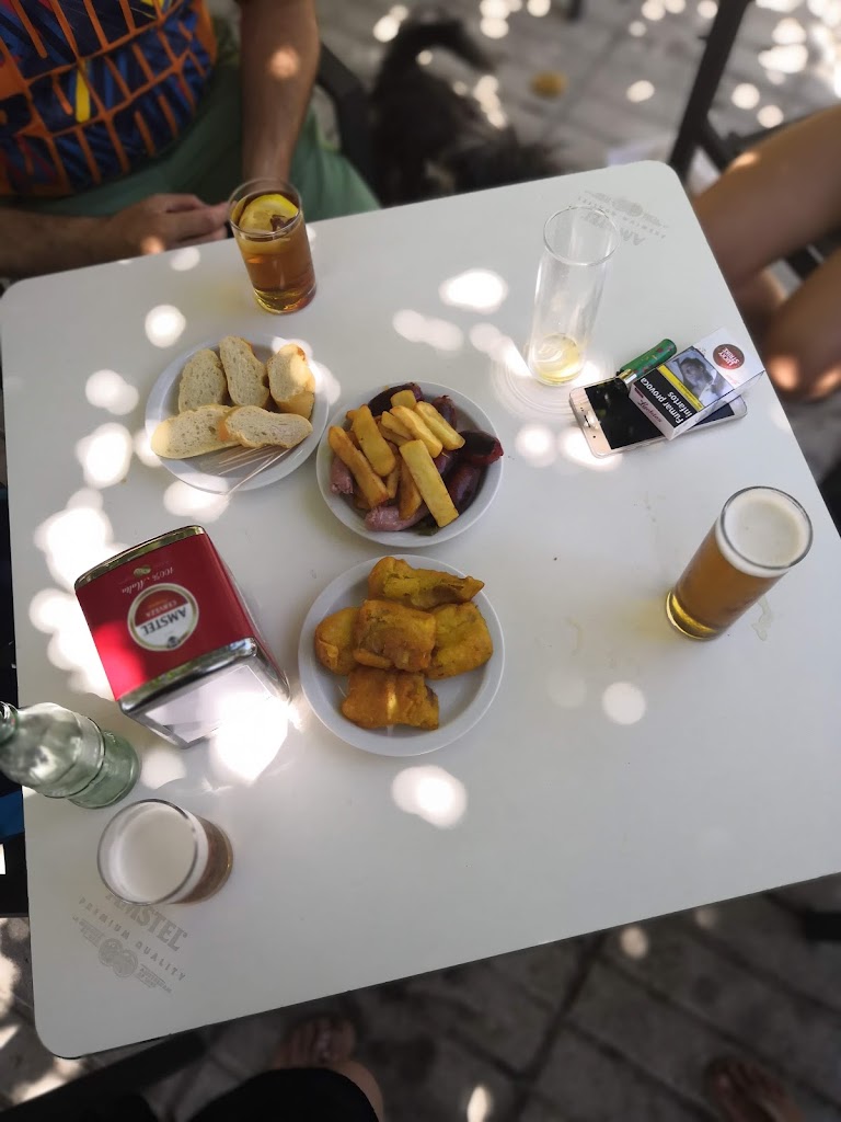 Cafe Bar Leo — Comida y bebida