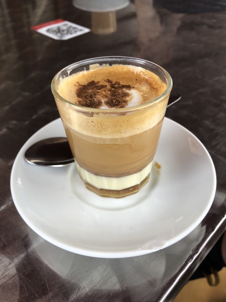 Cafeteria Los Rechazos — Comida y bebida