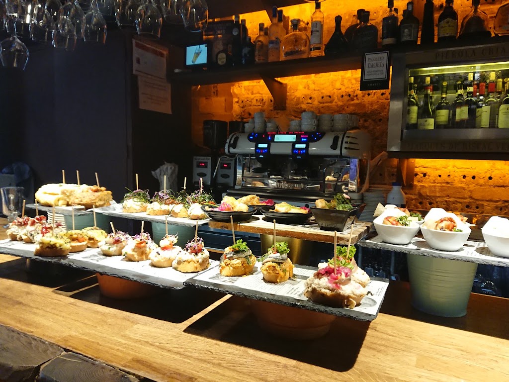 La Vina del Ensanche — Comida y bebida