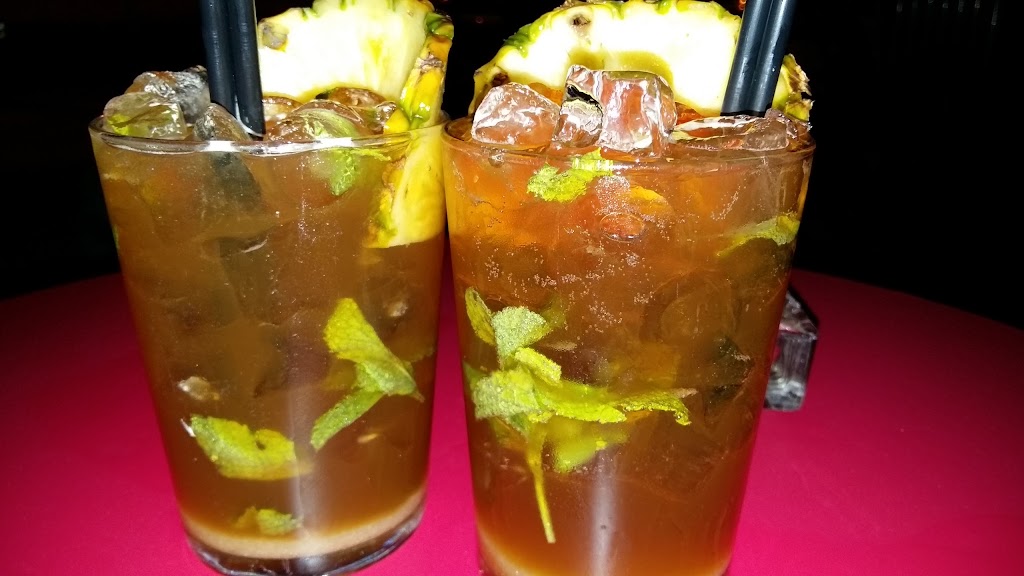 Pub Williams — Comida y bebida