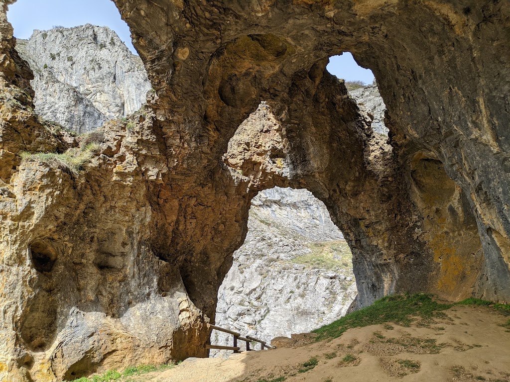 Ruta de los Calderones en Piedrasecha, Leon