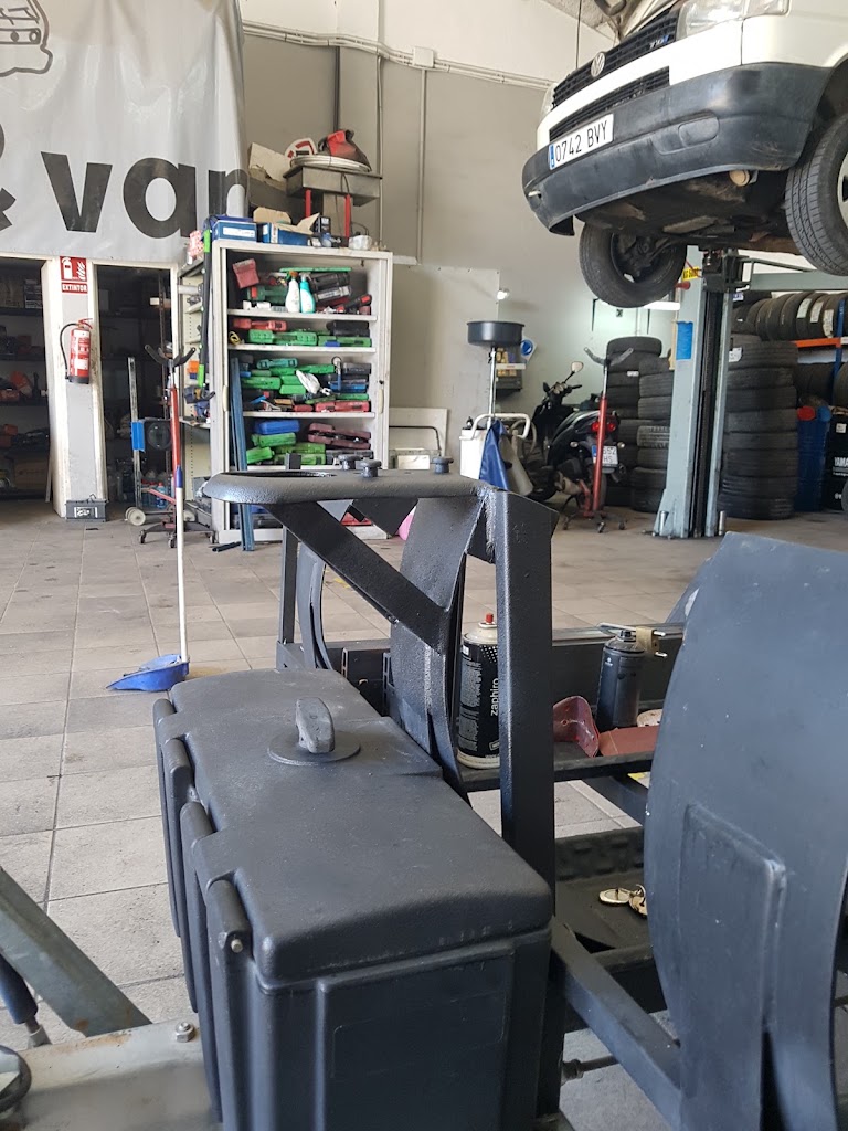 Talleres V.A.M. autos & vans — Interior