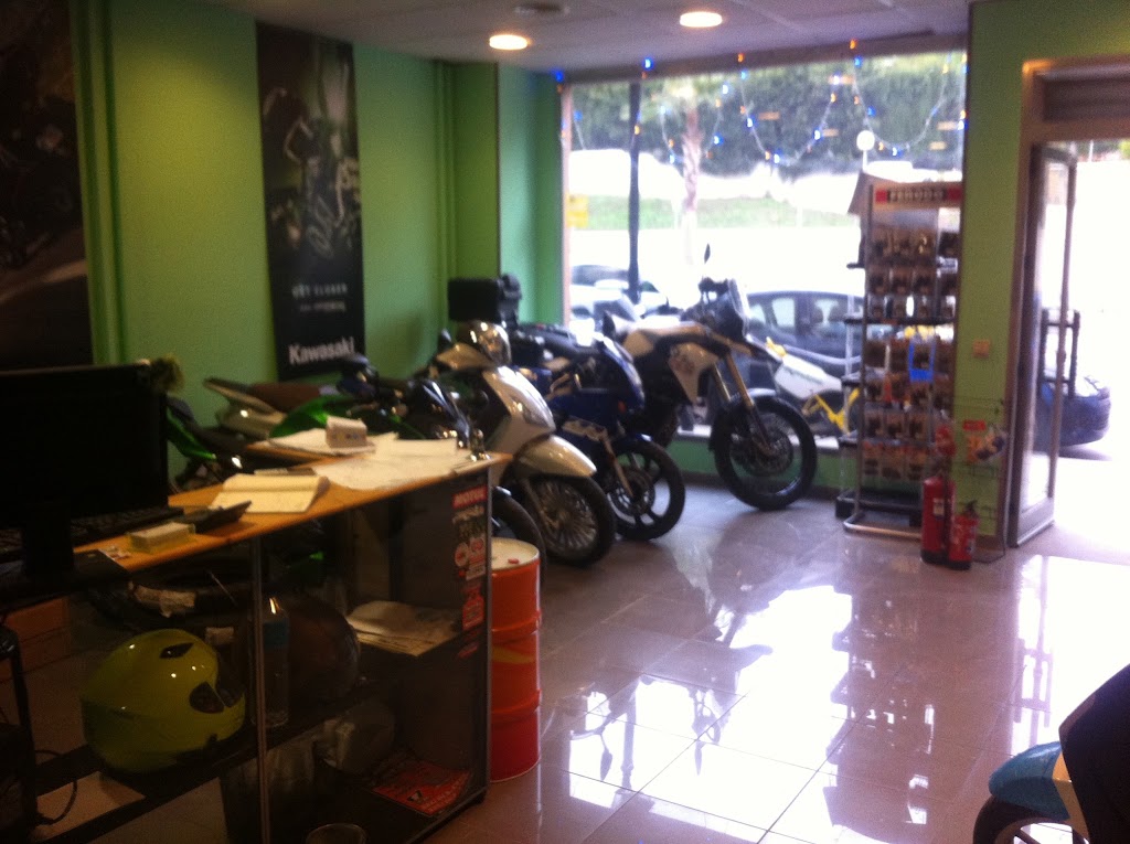 Motobox Mijas. Taller de Motos. Alquiler de Scooters y Motocicletas. Venta de motos nuevas y de ocasion. Taller de Motos BMW — Interior