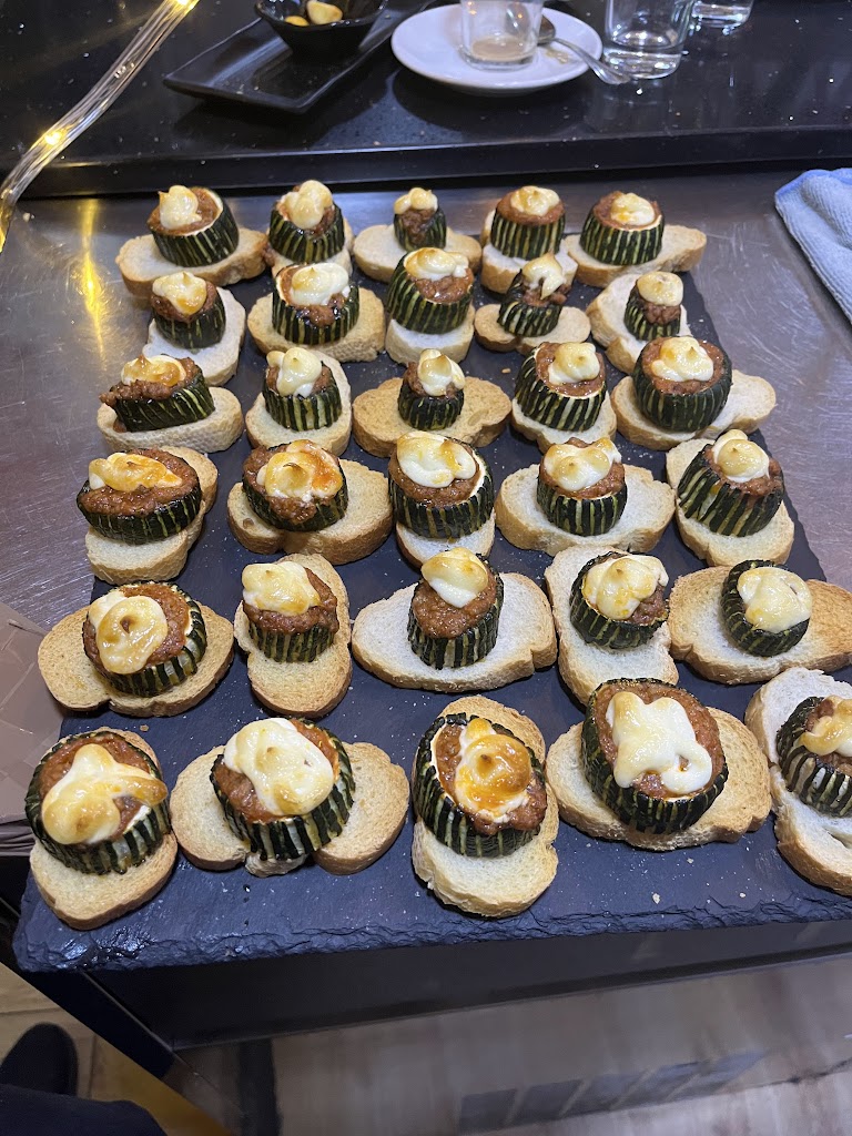 Restaurante El Tratado — Comida y bebida