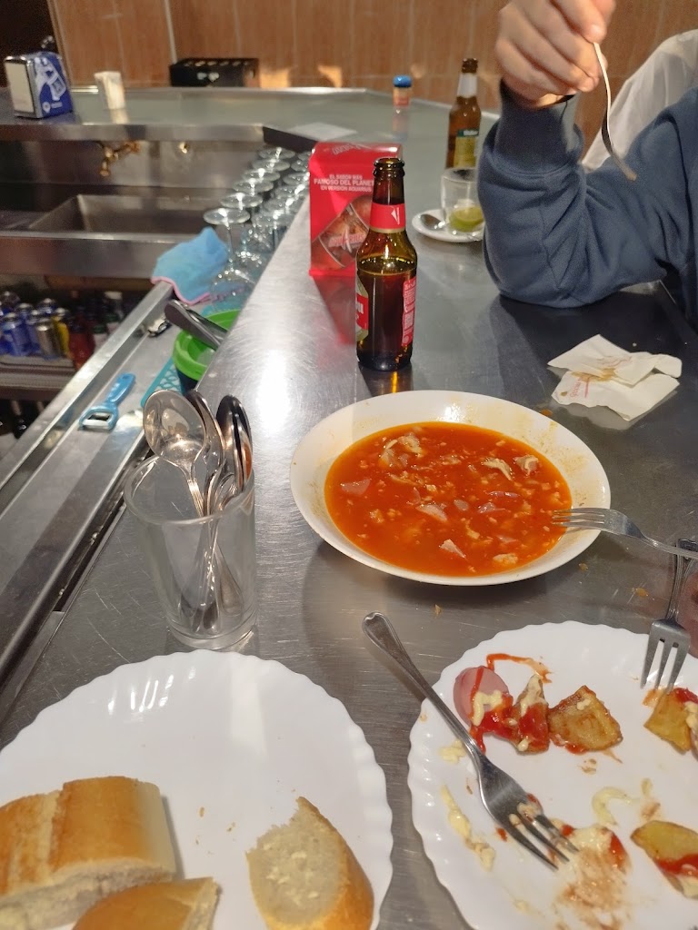 Bar J S — Comida y bebida