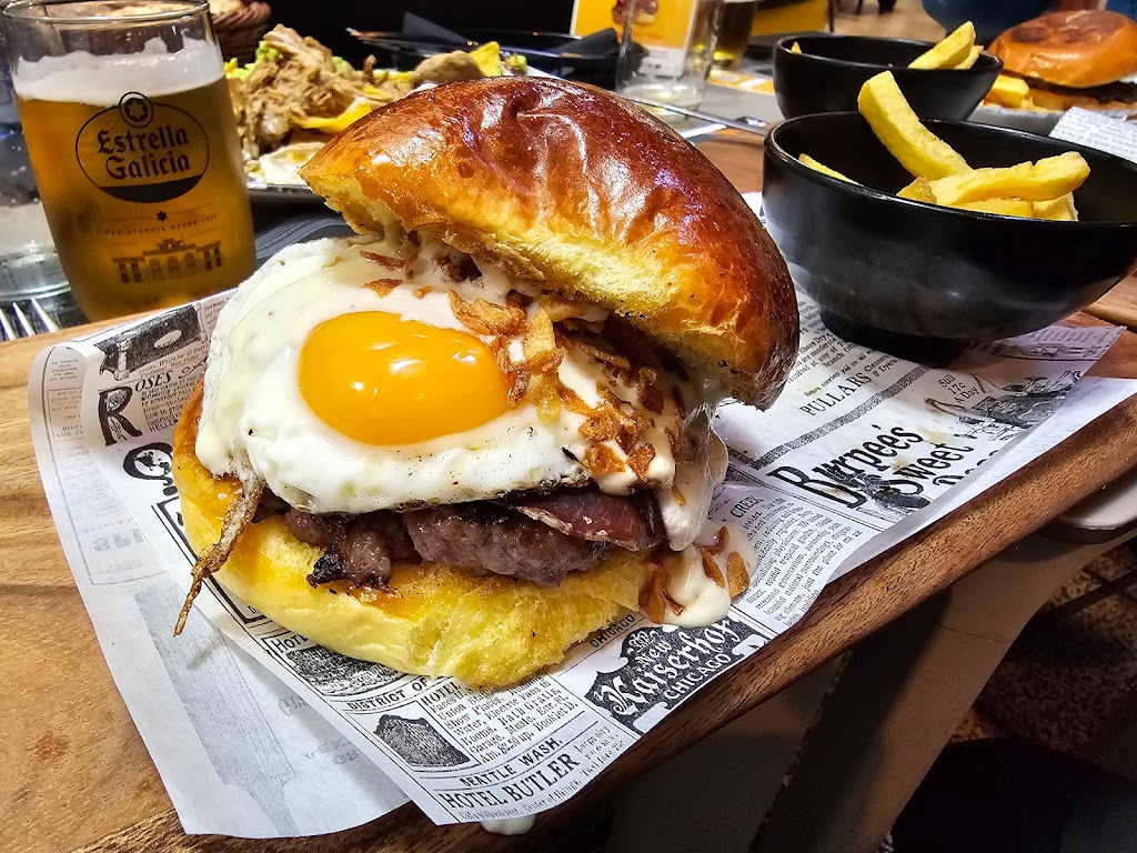 Cerveceria El Mercado — Comida y bebida