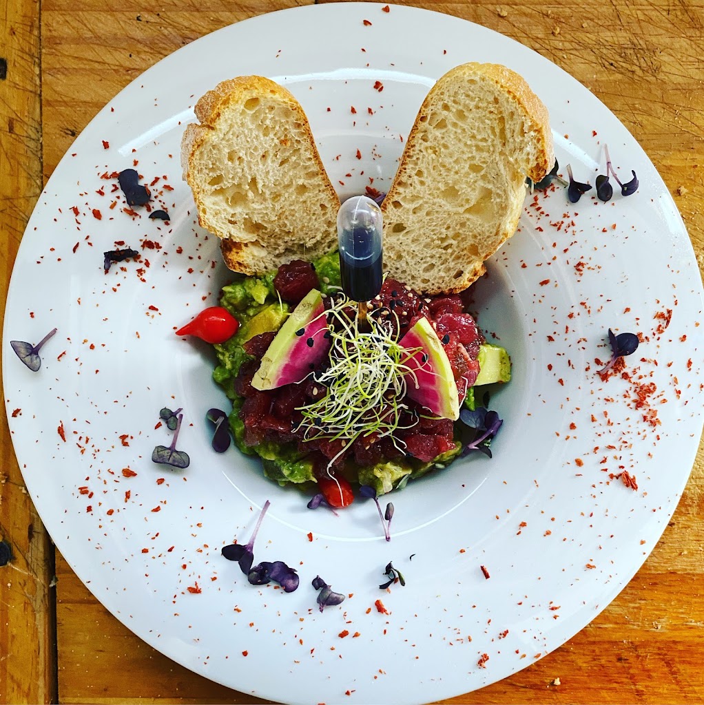 Cabure Gastrobar — Comida y bebida