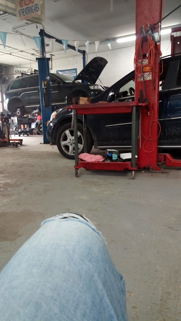 Transmission shop in Maspeth