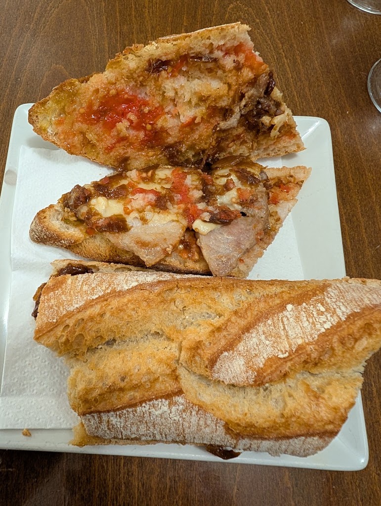Bar Cal Nitu — Comida y bebida