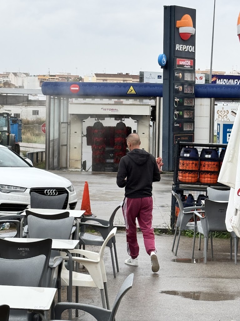Estacion de Servicio Repsol — Surtidor de combustible