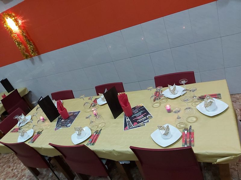 Kebab Pizza Indian New Ribera Restaurant — Ambiente
