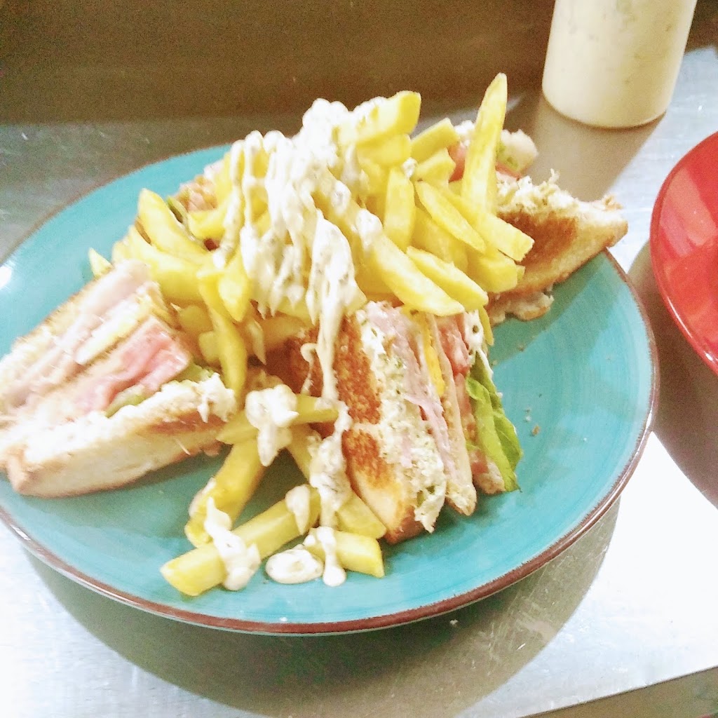 Bar El Tranvia — Comida y bebida