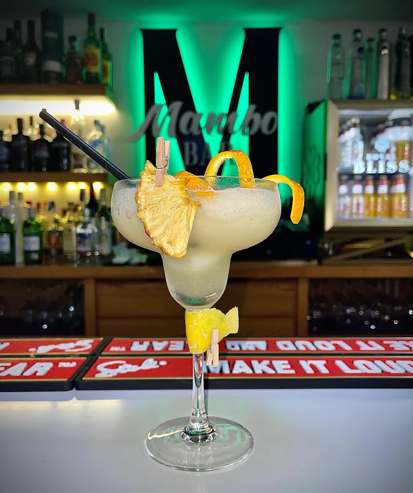 Cafeteria Bar Mambo — Comida y bebida