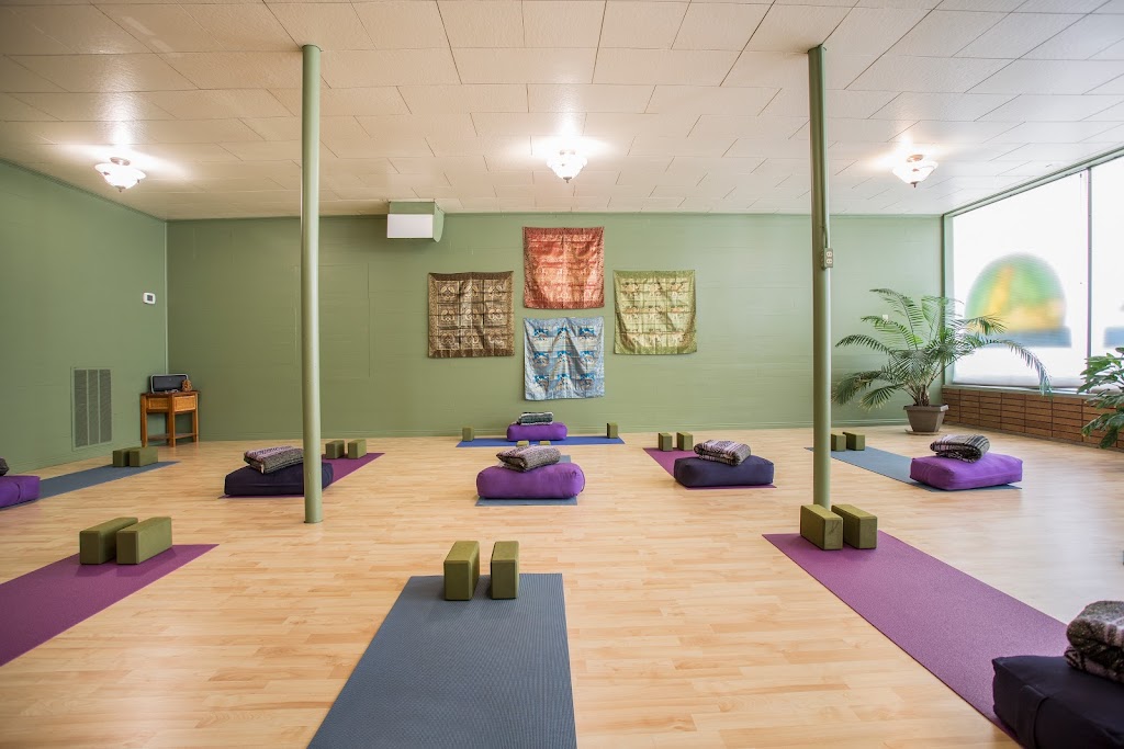  Neighborhood Yoga - Wisely Living