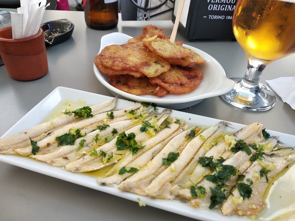Cafeteria Bocateria Bel & Tin — Comida y bebida