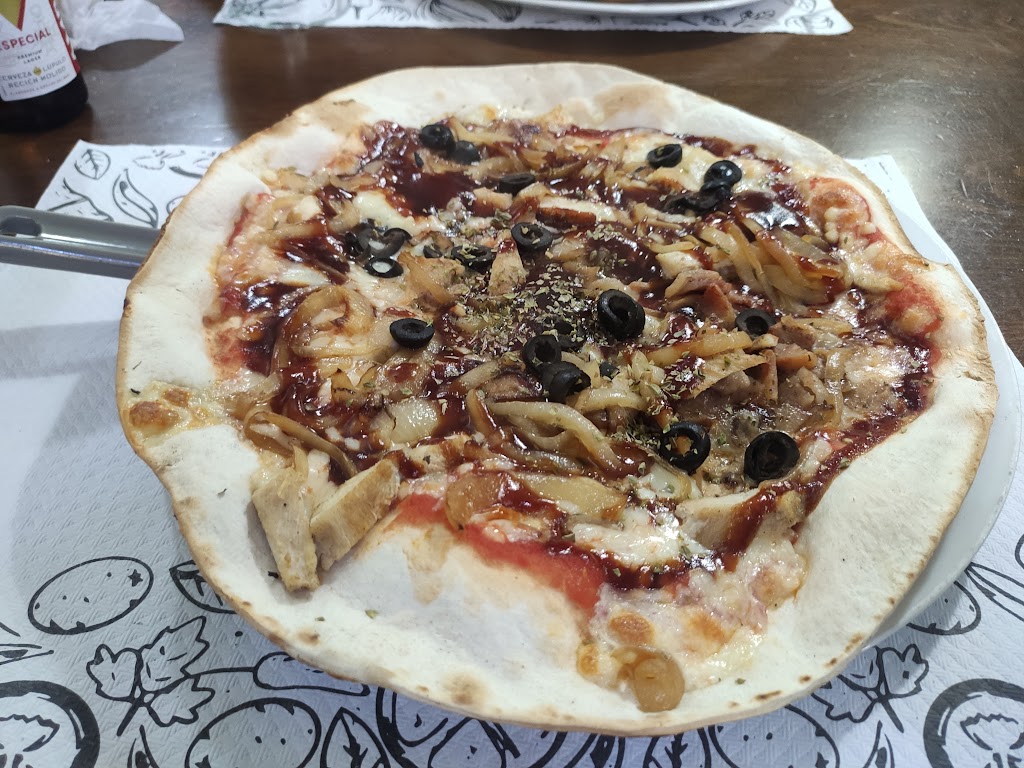Pizzeria El Picola — Comida y bebida