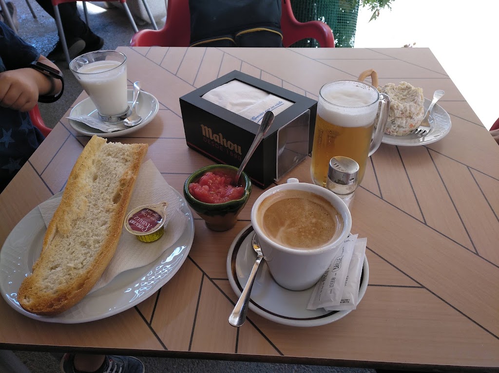 Bar Quino — Comida y bebida